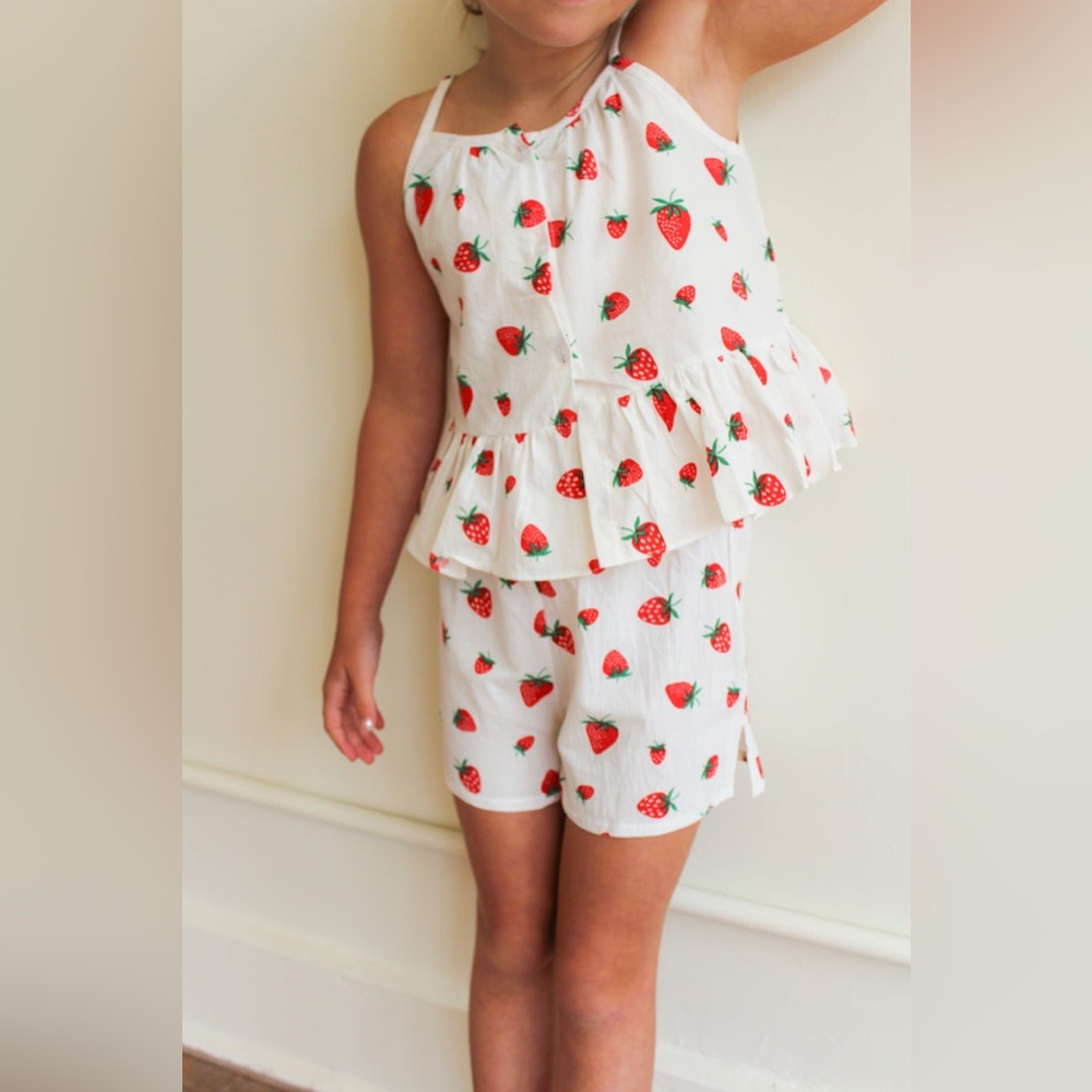 NWT pigeon said please Strawberry Shorts